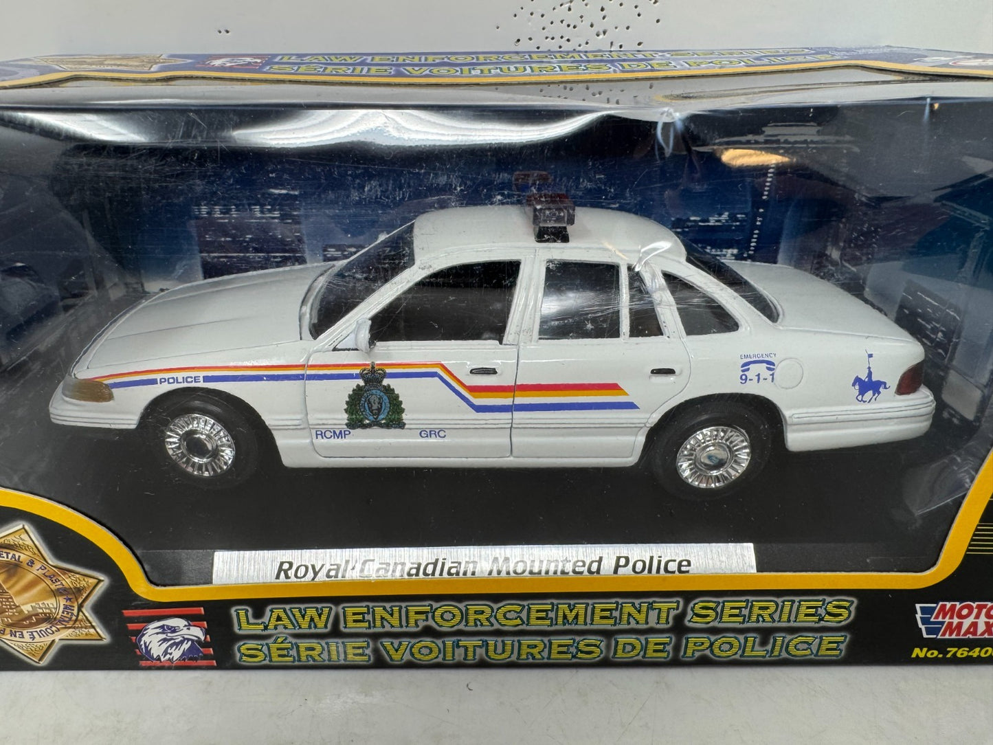 Motormax RCMP Ford Crown Victoria Police Car 1:24 Diecast Law Enforcement