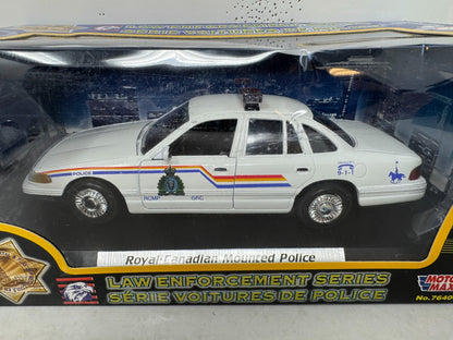 Motormax RCMP Ford Crown Victoria Police Car 1:24 Diecast Law Enforcement