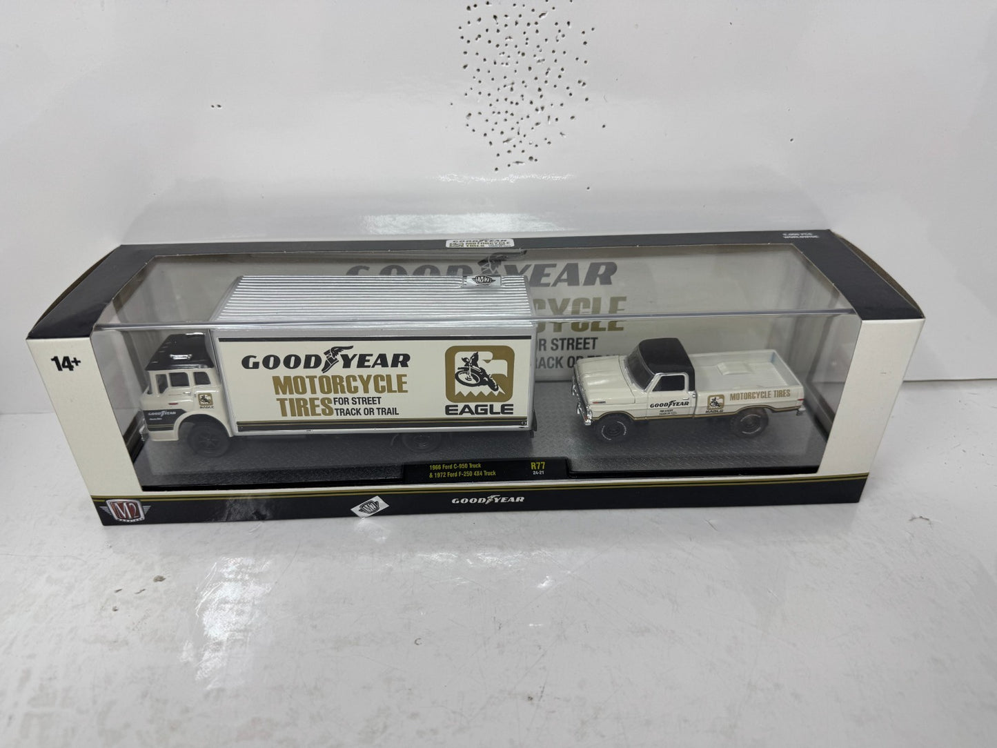 M2 Machines Goodyear Ford C-950 Truck & 1972 Ford F-250 4x4 Pickup 1:64 Diecast