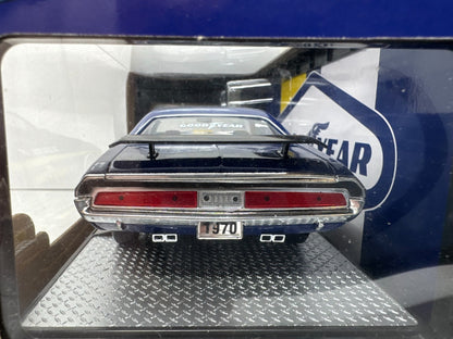 M2 Machines Goodyear 1970 Dodge Challenger R/T HEMI 1:24 Diecast