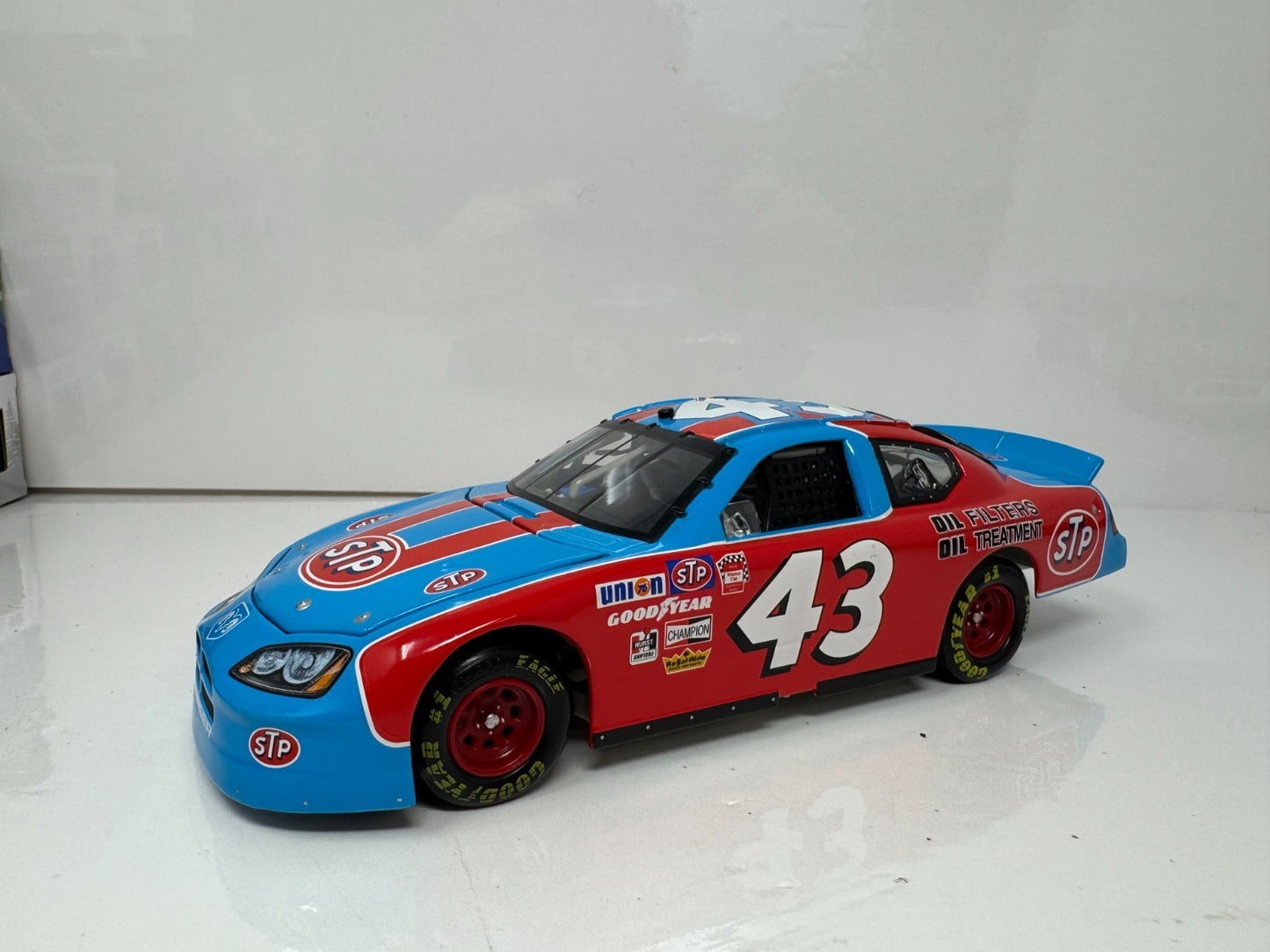 Action NASCAR Richard Petty #43 & Kasey Kahne #9 Dodge Dealers Swap 1:24 Diecast