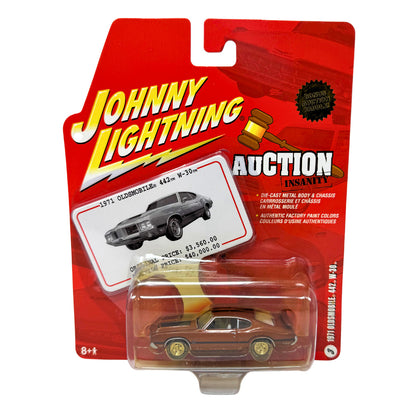 Johnny Lightning Auction Insanity 1971 Oldsmobile 442 W-30 1:64 Diecast