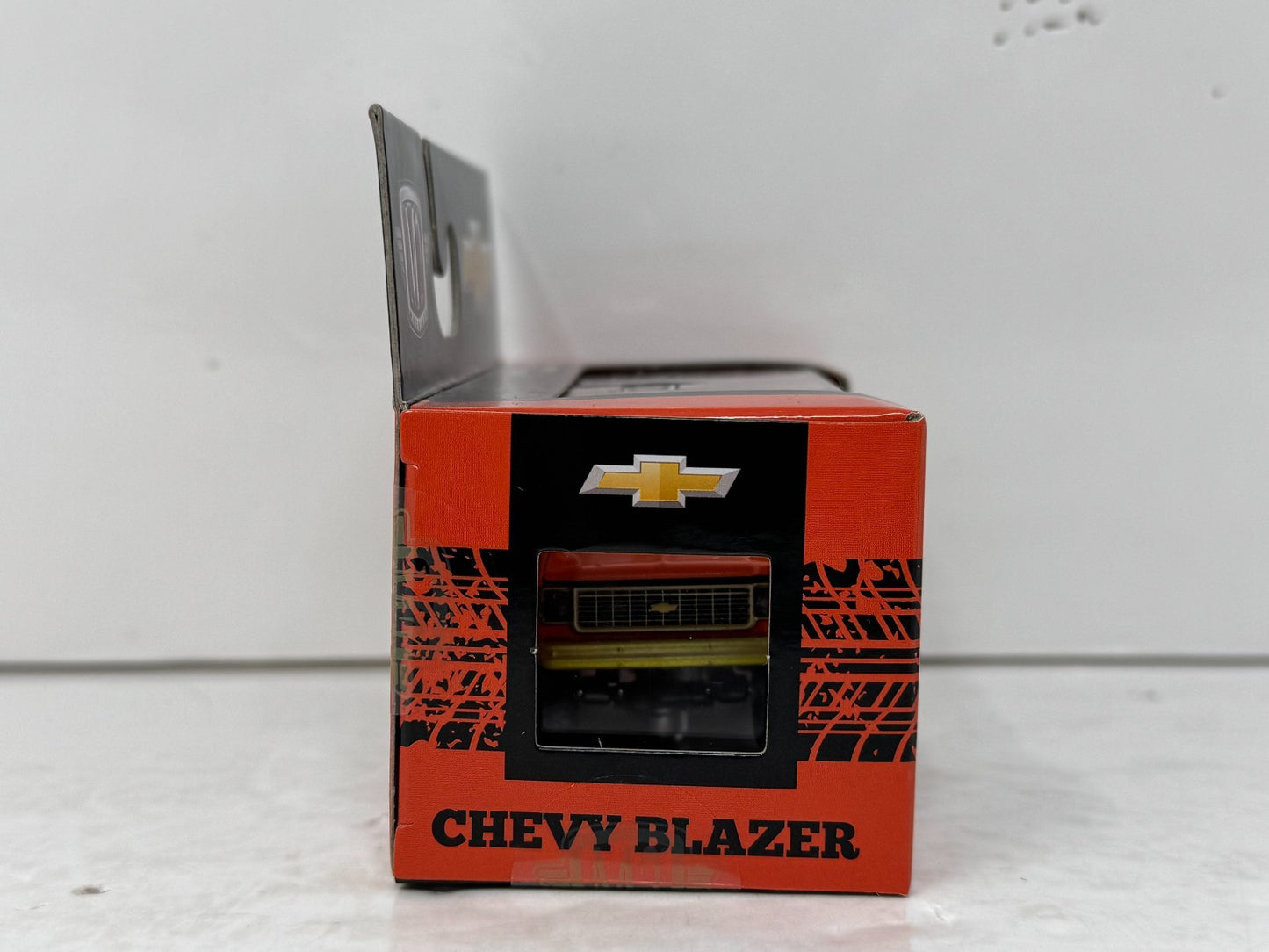 M2 Machines 1974 Chevrolet K5 Blazer 4x4 CHASE 1:64 Diecast