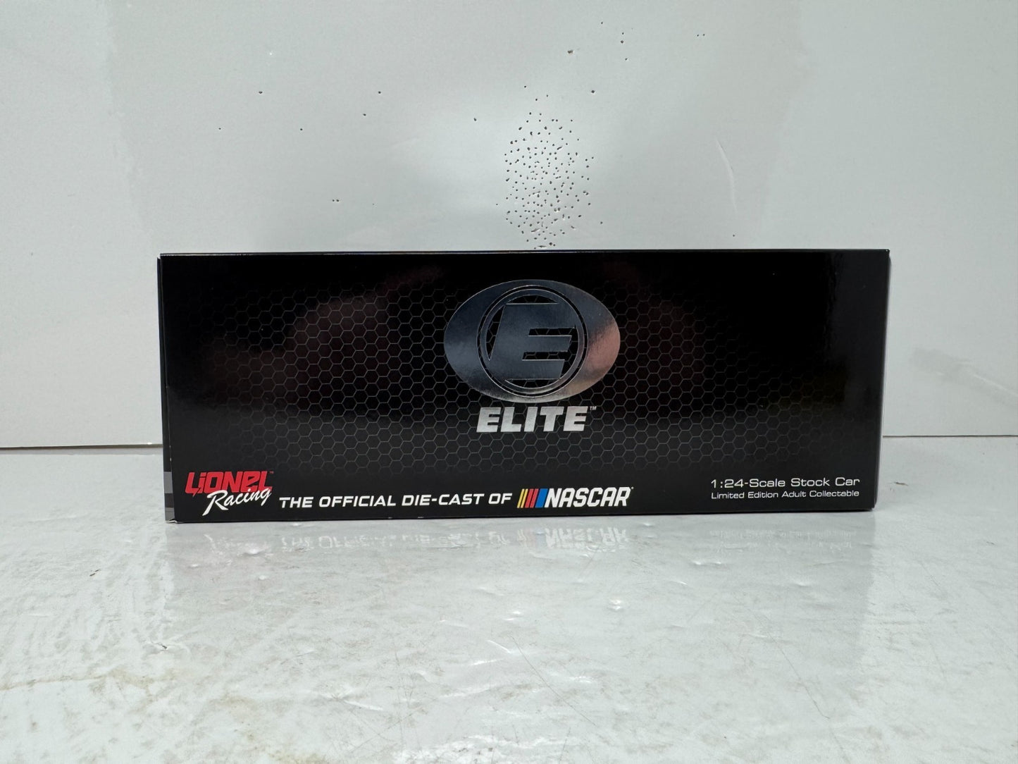 Lionel NASCAR RCCA Elite #19 Martin Truex Jr Darlington Win Camry 1:24 Diecast