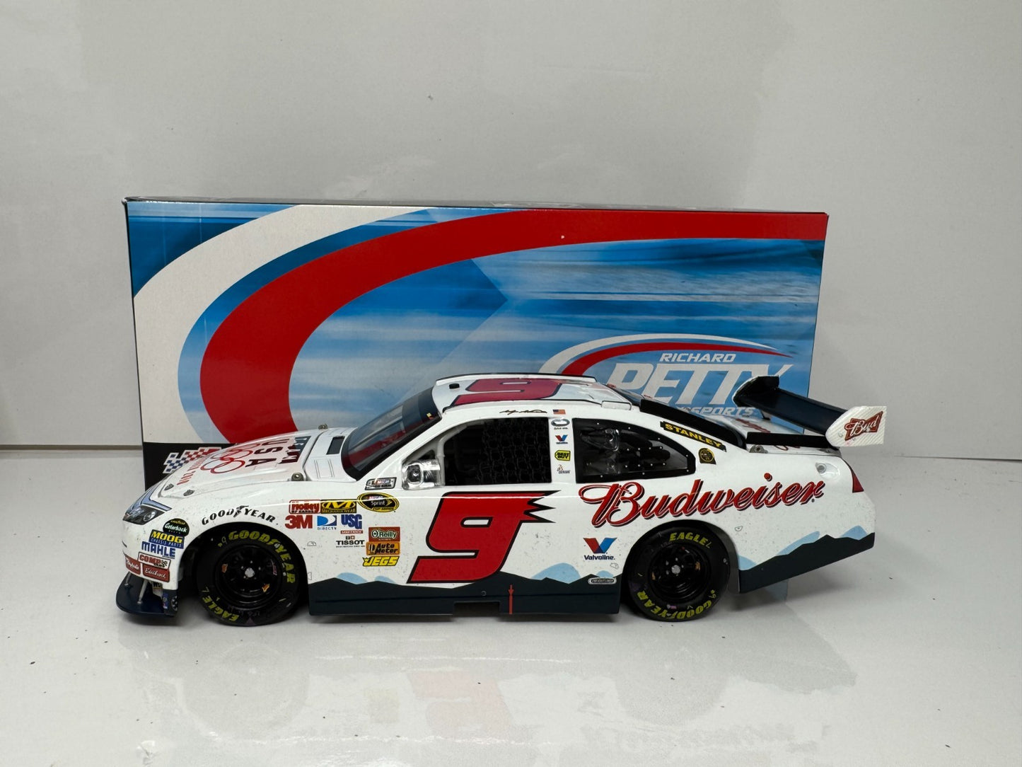 Action NASCAR #9 Kasey Kahne Bud Olympic Gatorade Duel Win 2010 1:24 Diecast