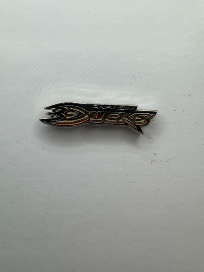 Anaheim Ducks NHL Hockey Team Lapel Pin UDT1