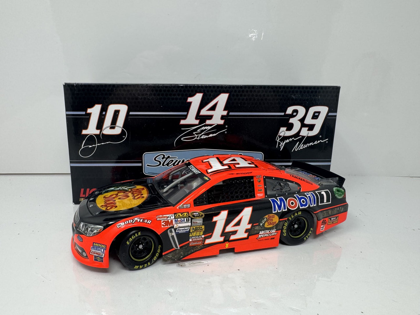Lionel NASCAR Tony Stewart #14 Bass Pro Shops Orange 2013 Chevy SS 1:24 Diecast