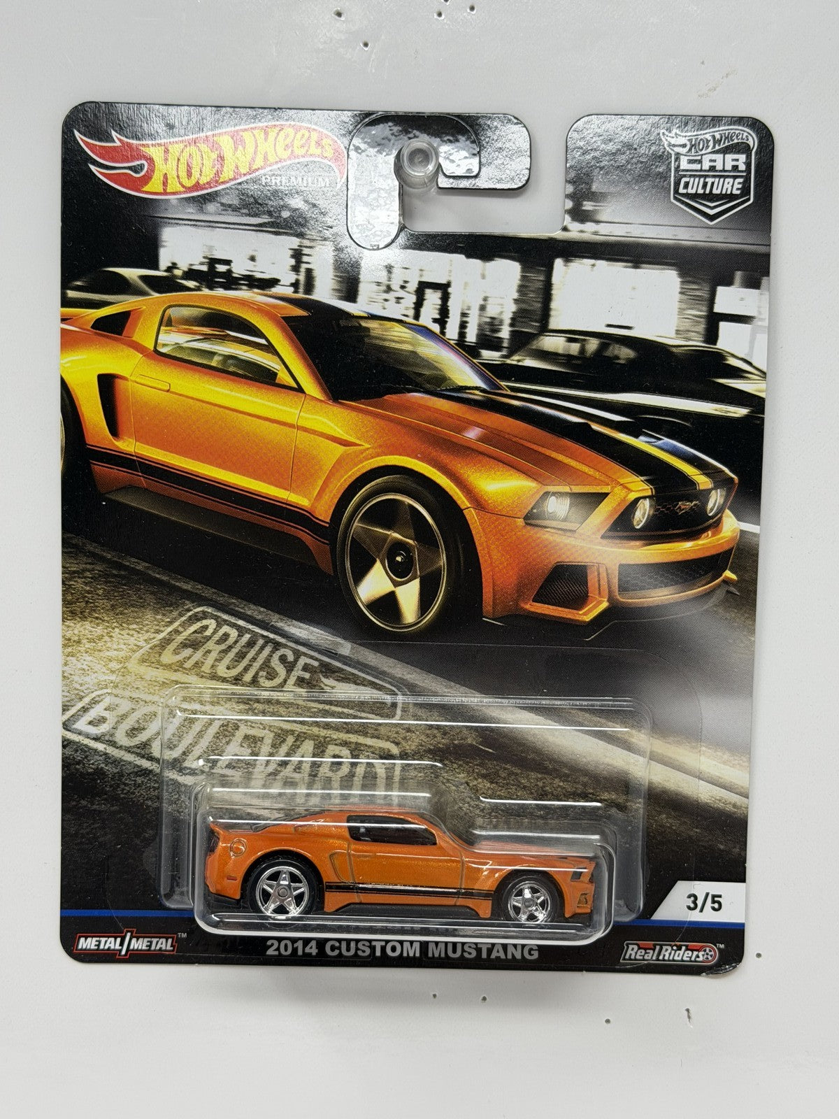 Hot Wheels Premium Cruise Boulevard 2014 Custom Mustang 1:64 Diecast