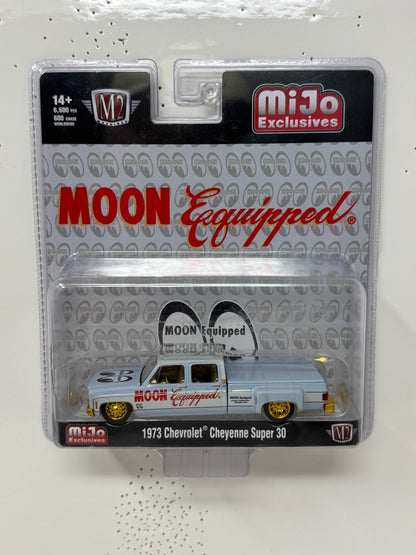 M2 Machines Moon Equipped 1973 Chevrolet Cheyenne Super 30 CHASE 1:64 Diecast
