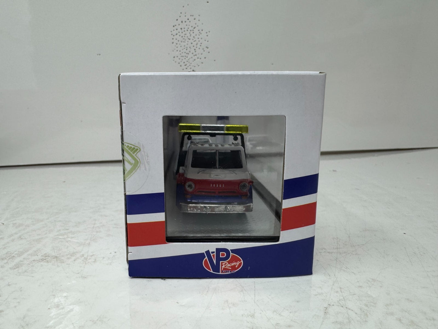 M2 Machines Auto Hauler 1970 Dodge L600 & 1969 Plymouth Road Runner 1:64 Diecast