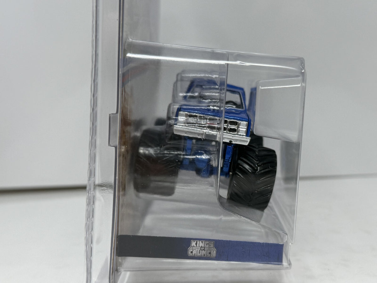 GreenLight Kings of Crunch 1982 GMC Sierra 2500 Moonshiner CHASE 1:64 Diecast