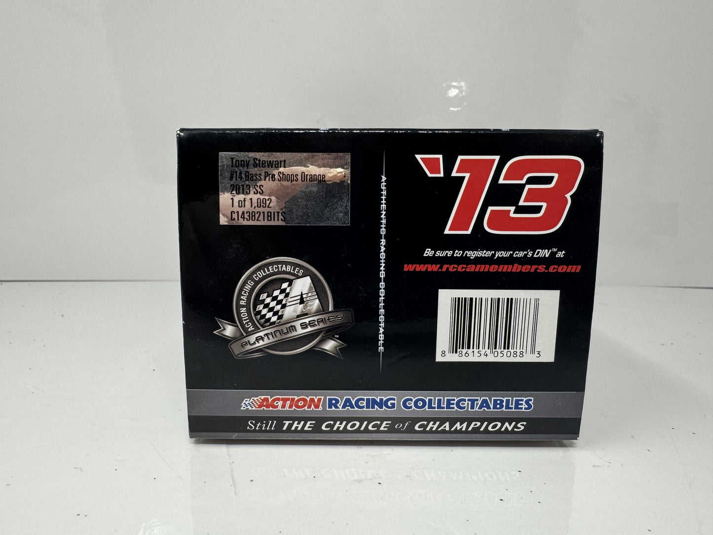 Lionel NASCAR Tony Stewart #14 Bass Pro Shops Orange 2013 Chevy SS 1:24 Diecast