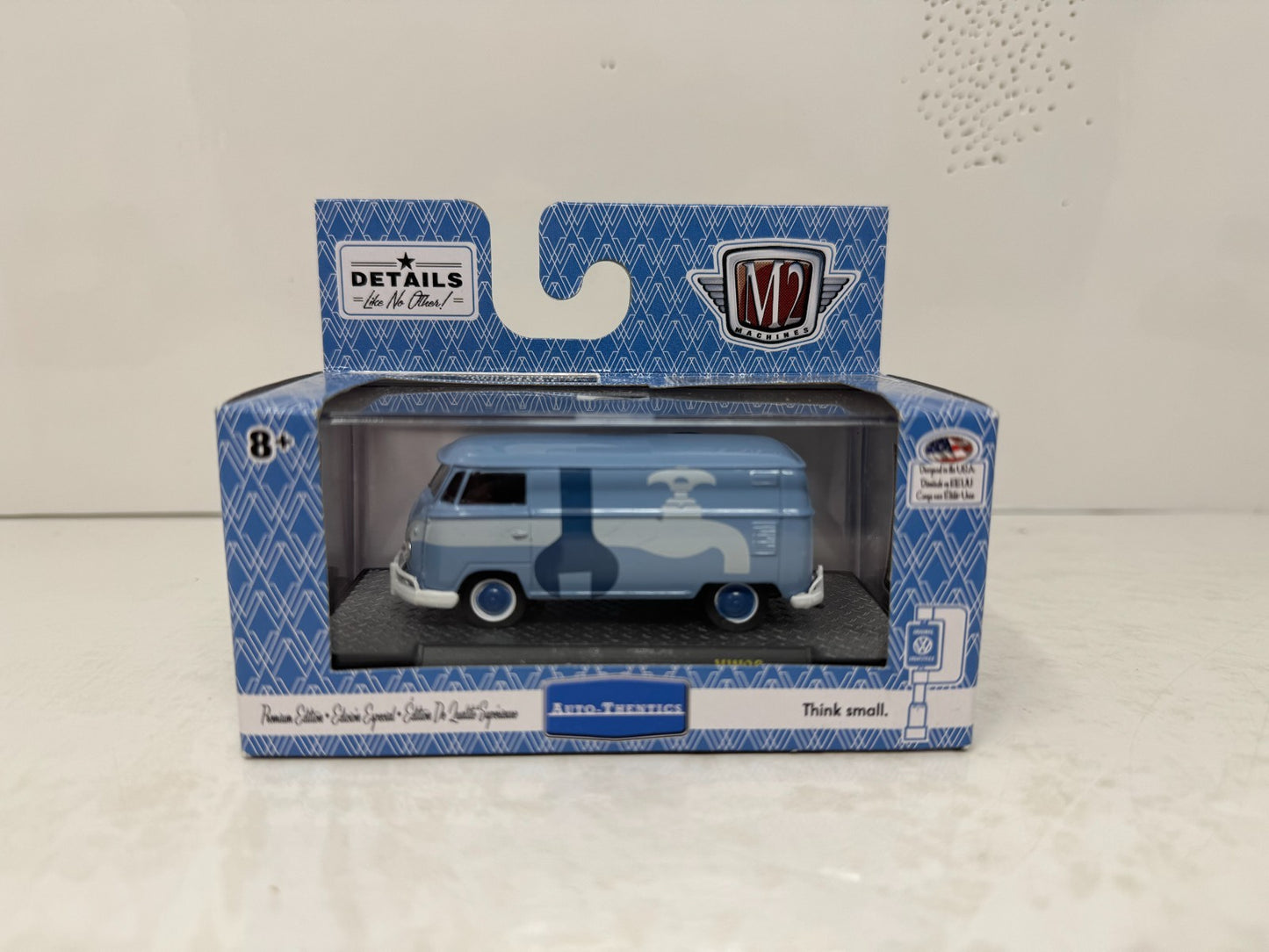 M2 Machines Auto Thentics 1960 Volkswagen VW Delivery Van USA Model 1:64 Diecast