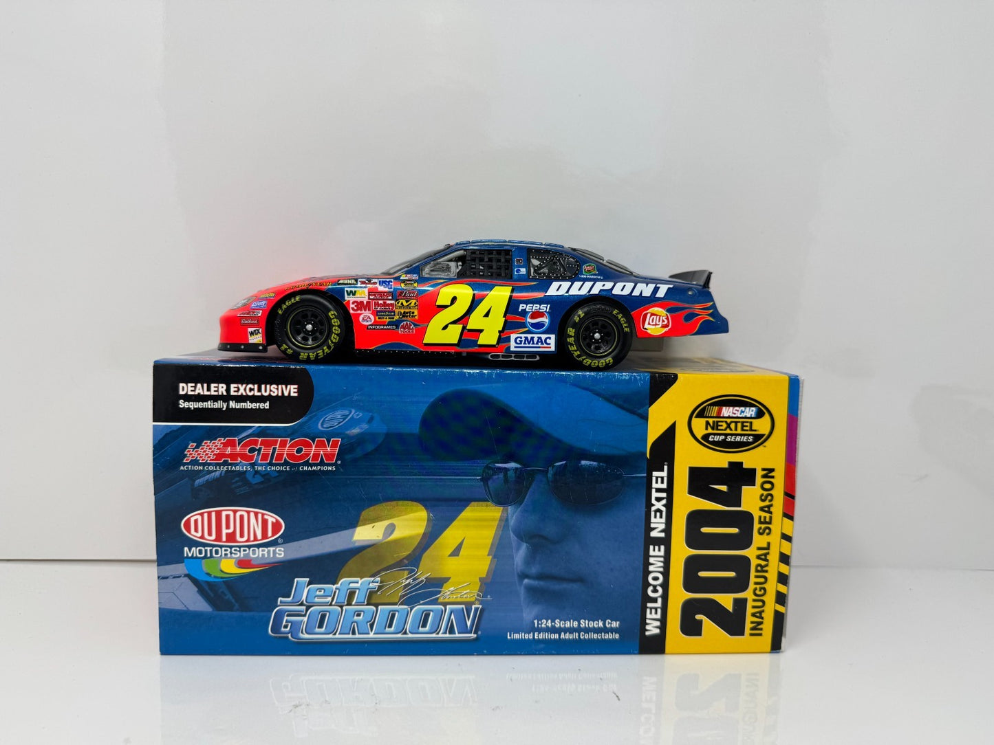 Action NASCAR Jeff Gordon #24 DuPont NEXTEL Inaugural 2004 Chevy 1:24 Diecast