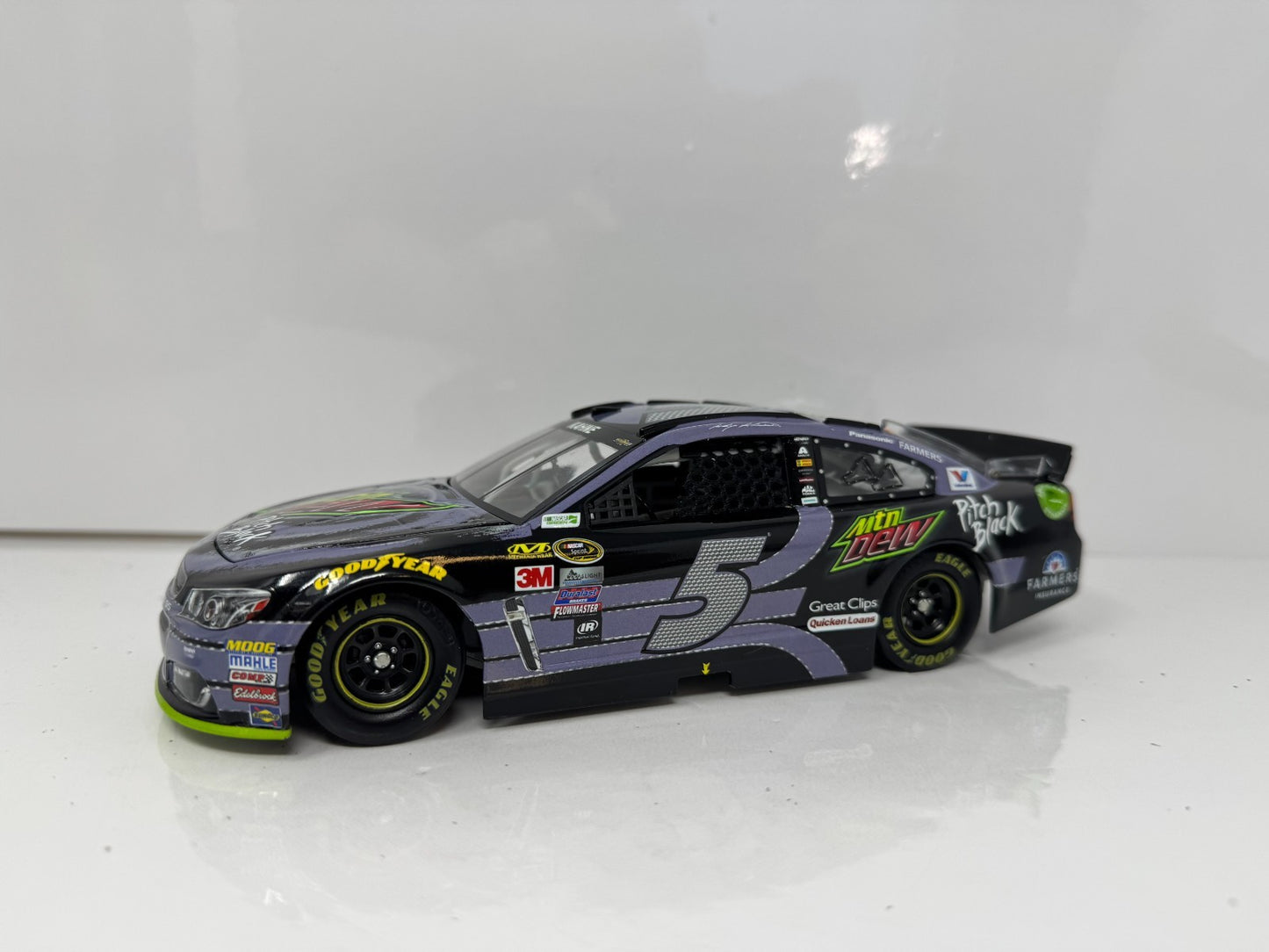 Lionel NASCAR Kasey Kahne #5 Mountain Dew Pitch Black 2016 SS 1:24 Diecast