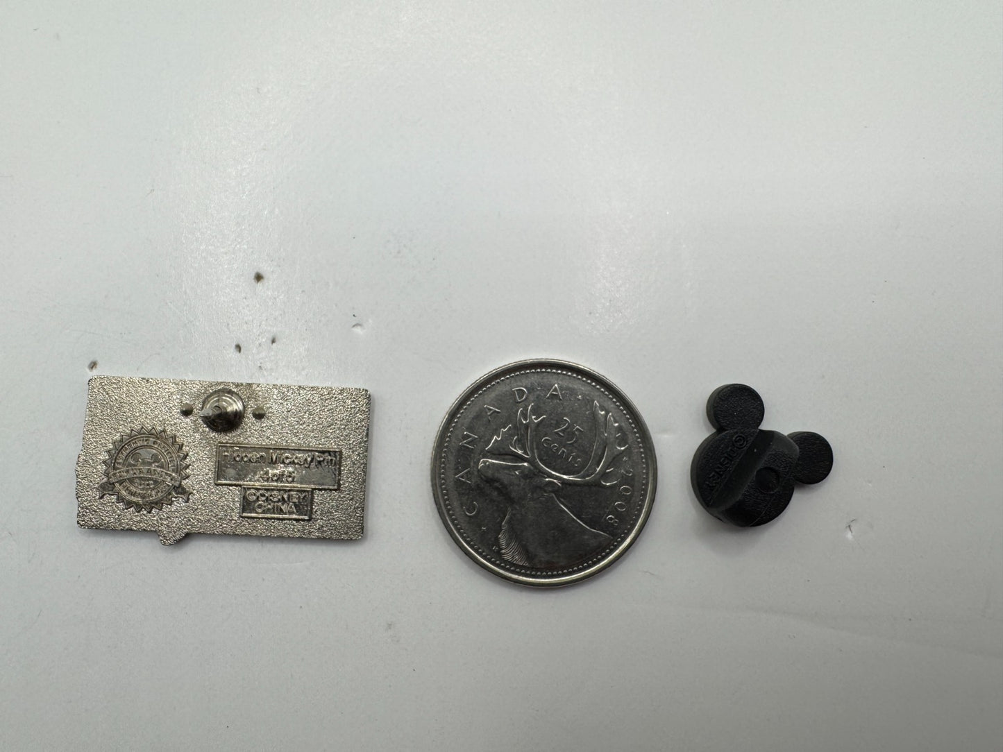 DLR Disney Cheshire Cat Alice in Wonderland Hidden Mickey Trading Pin DC1S14