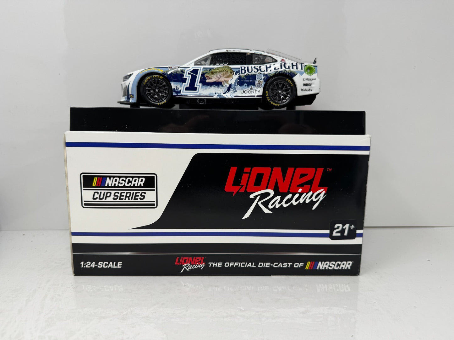 Lionel Racing Nascar #1 Ross Chastain Busch Light Fishing Chevy Camaro ZL1 1:24 Diecast