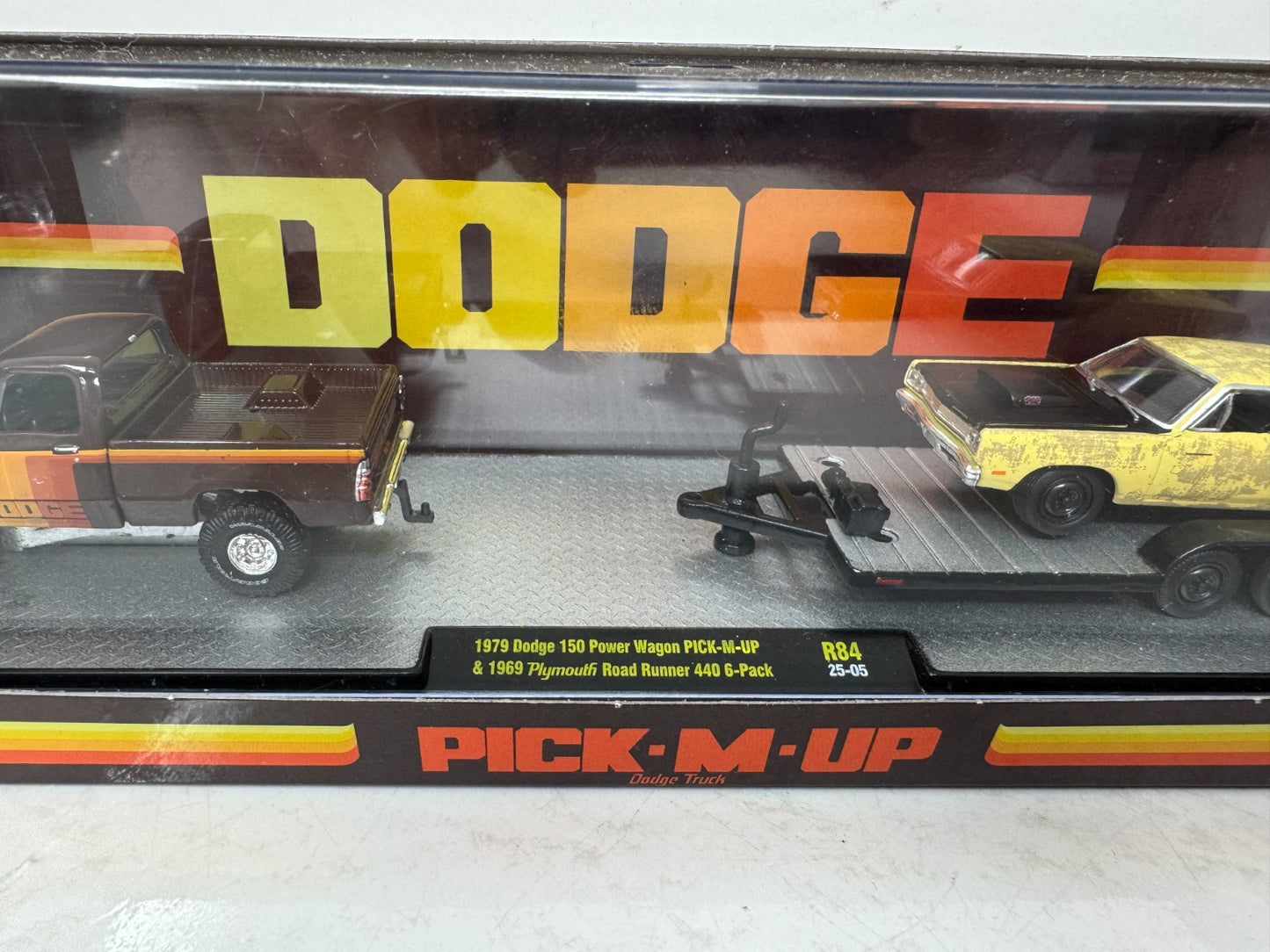 M2 Machines Auto Haulers 1979 Dodge 150 Power Wagon PICK-M-UP 1:64 Diecast