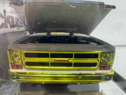 M2 Machines 1976 GMC Sierra Grande 15 Pickup Truck CHASE 1:24 Diecast