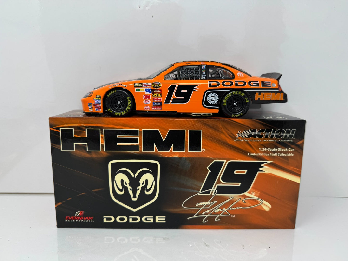 Action NASCAR Jeremy Mayfield #19 Dodge Dealers 2004 Dodge Intrepid 1:24 Diecast