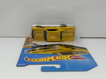 Hot Wheels Muscle Mania 1967 Pontiac GTO 1:64 Diecast Yellow
