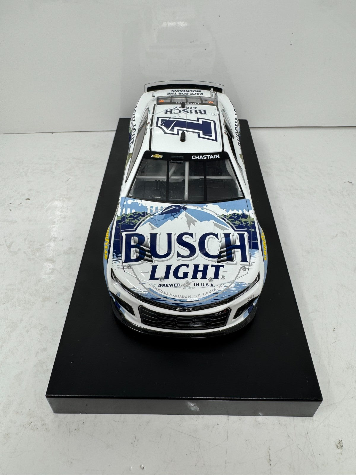 Lionel Racing Nascar #1 Ross Chastain Busch Light Fishing Chevy Camaro ZL1 1:24 Diecast