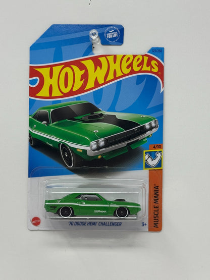 Hot Wheels Muscle Mania 1970 Dodge Hemi Challenger 1:64 Diecast Green V2