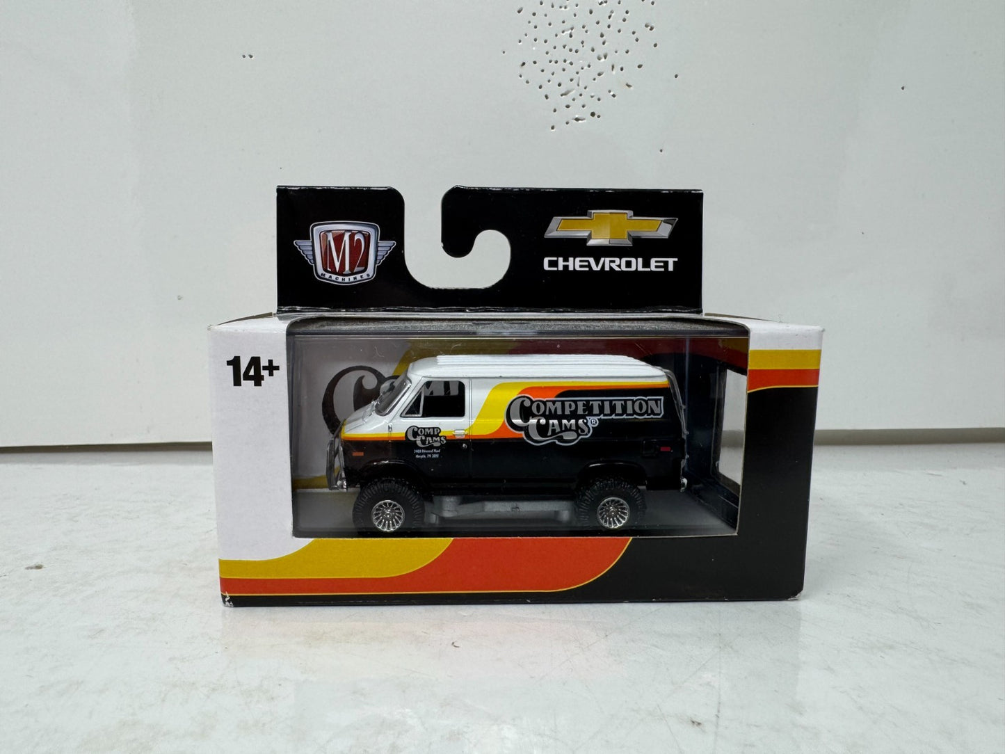 M2 Machines 1971 Chevrolet Van G10 Competition Cams 1:64 Diecast