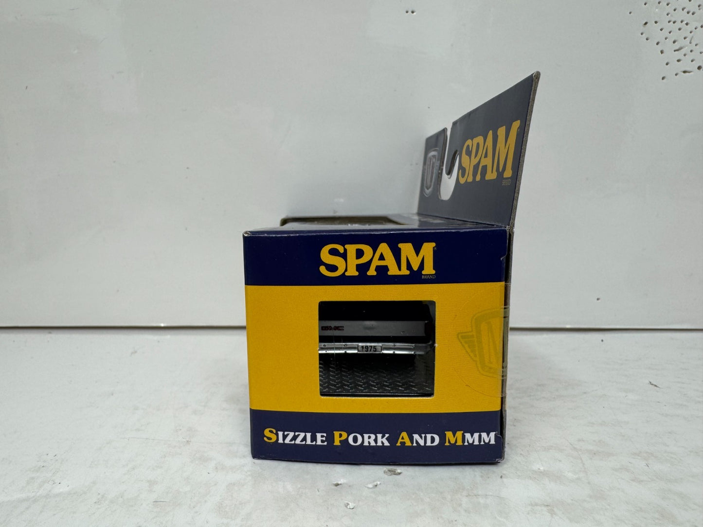 M2 Machines SPAM 1975 GMC Sierra Grande 15 1:64 Diecast
