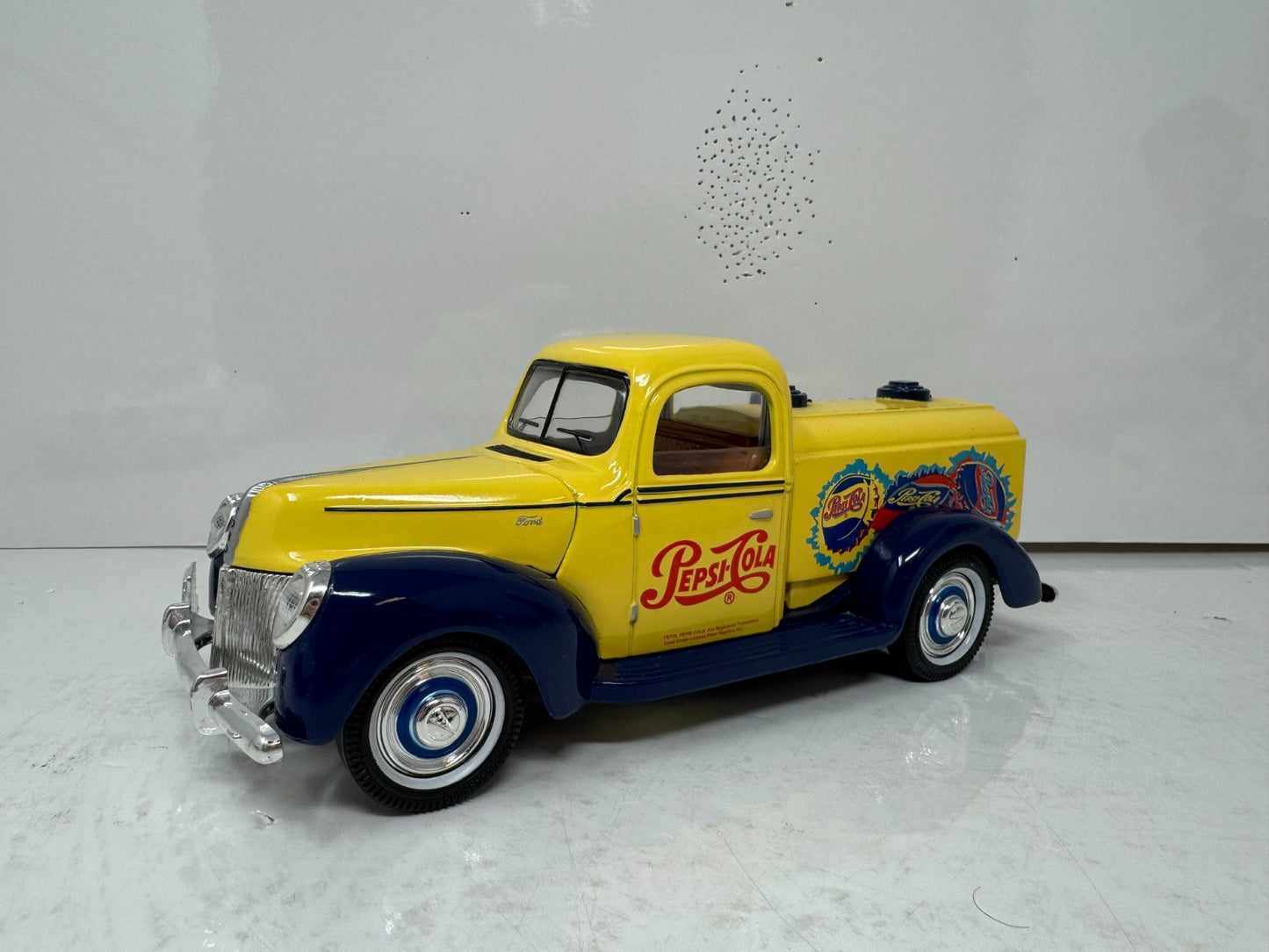 Golden Wheel Pepsi-Cola 1940 Ford Pickup Truck BANK 1:18 Diecast