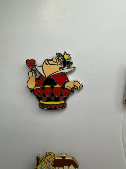 DLR Disney Queen of Hearts Alice in Wonderland Chess Trading Pin DC1S14