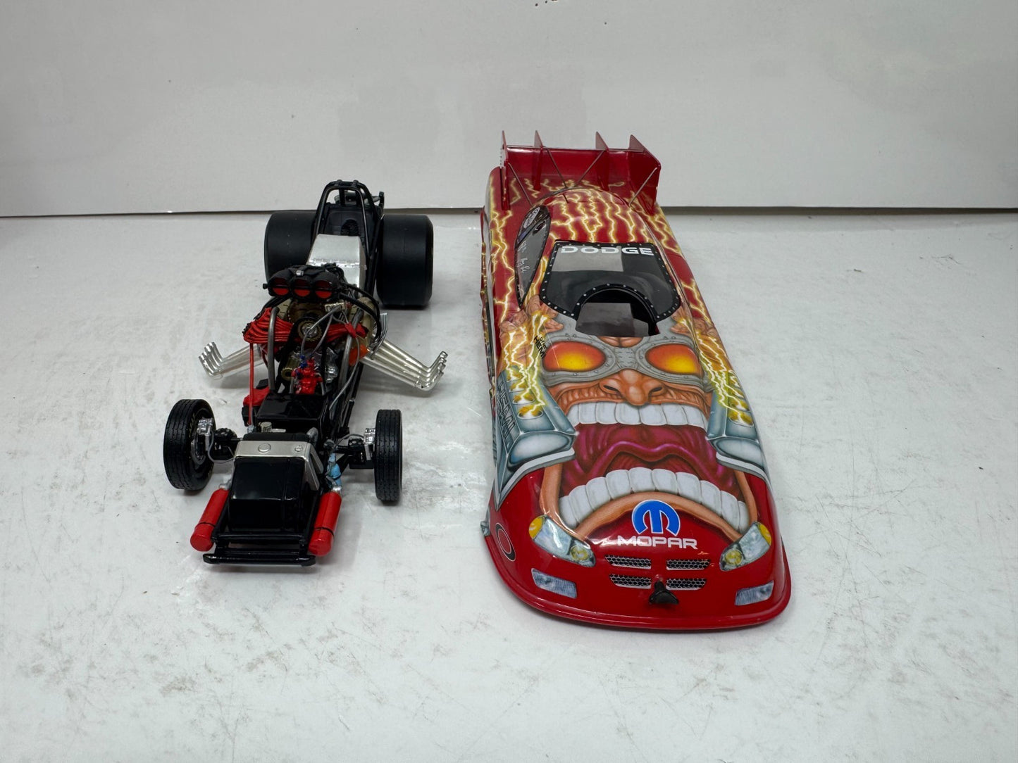 Action Gary Scelzi Oakley NHRA 2004 Stratus Dodge Funny Car Mopar 1:24 Diecast