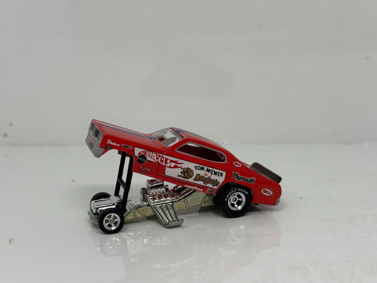 Hot Wheels Premium Team Transport Plymouth Duster & Retro Rig 1:64 Diecast