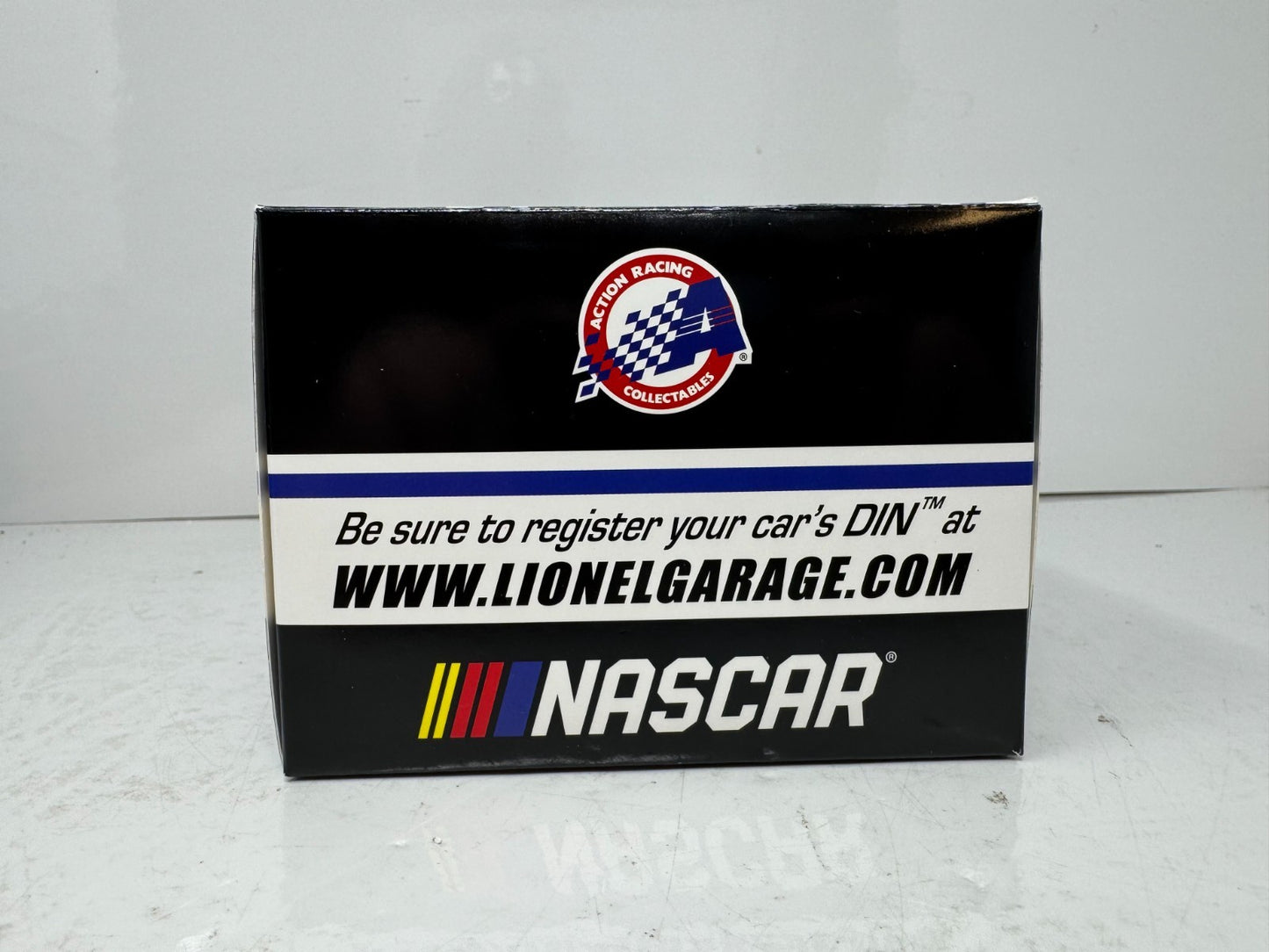 Lionel Racing Nascar #1 Ross Chastain Busch Light Fishing Chevy Camaro ZL1 1:24 Diecast