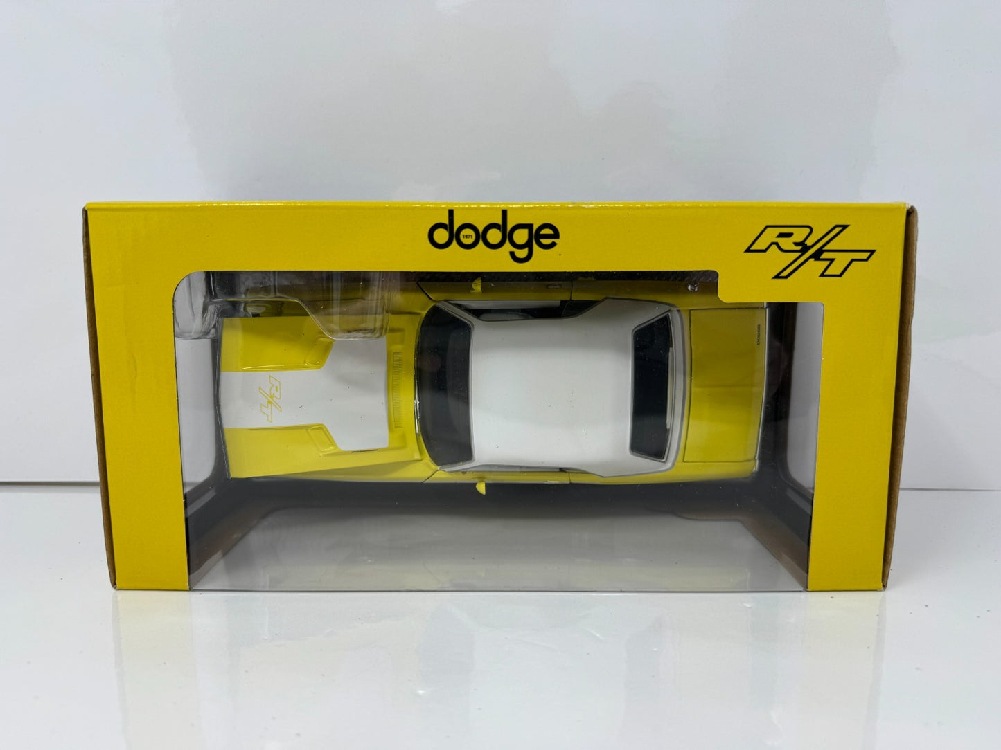 M2 Machines 1971 Dodge Challenger R/T 383 1:24 Diecast