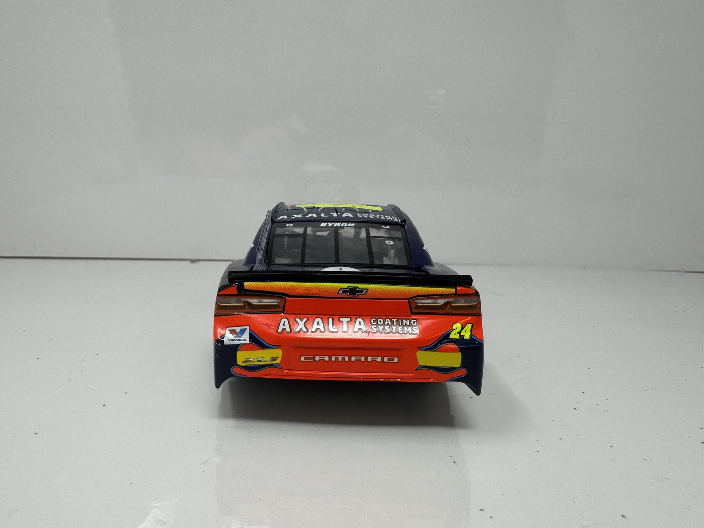 Lionel NASCAR William Byron #24 Axalta 2018 Chevrolet Camaro 1:24 Diecast