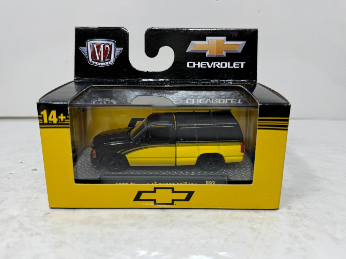 M2 Machines Chevrolet 1992 Chevrolet C1500 SS 454 1:64 Diecast