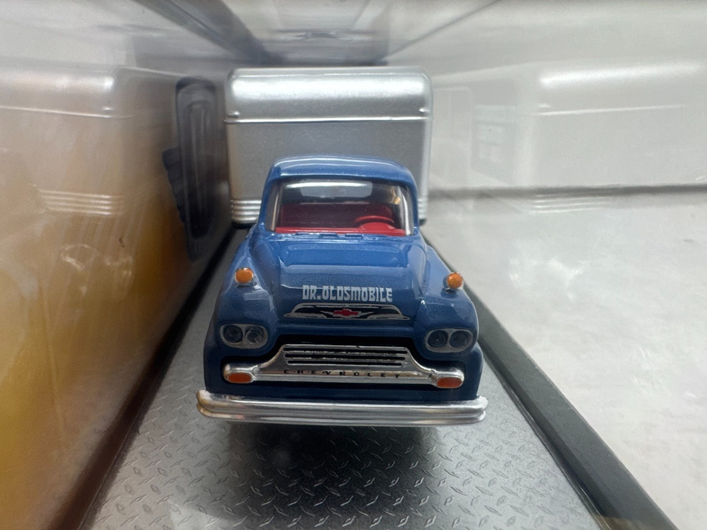 M2 Machines Auto Haulers 1970 Oldsmobile Cutlass 442 W-30 CHASE 1:64 Diecast