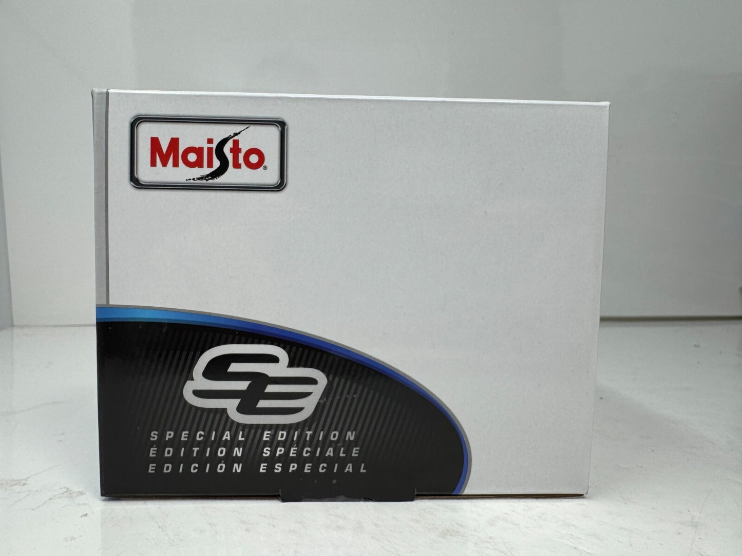 Maisto 1968 Chevrolet Camaro Z28 Coupe Special Edition 1:18 Diecast