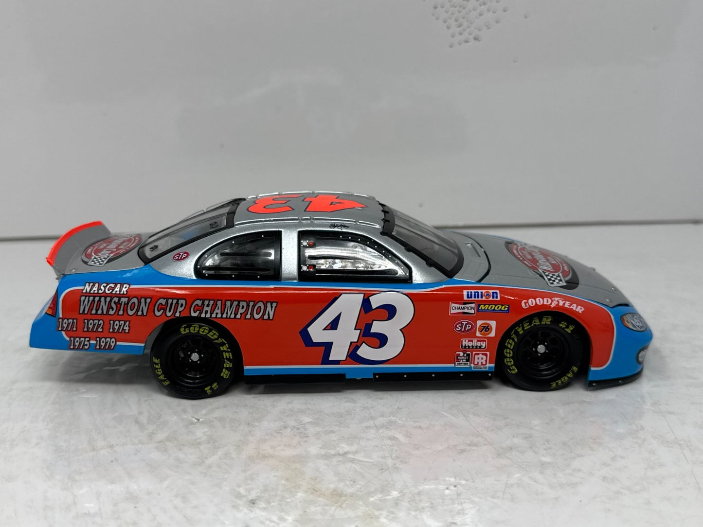 Action Nascar #43 Richard Petty Victory Lap / 7x Champion 2003 1:24 Diecast