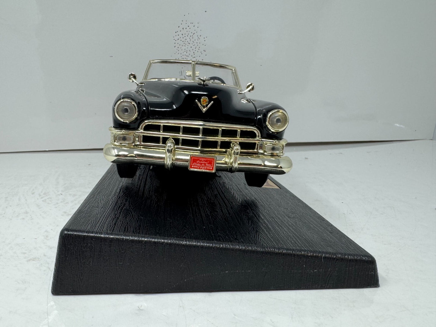 Yat Ming Road Legends 1949 Cadillac Coupe DeVille 1:18 Diecast Leather Edition