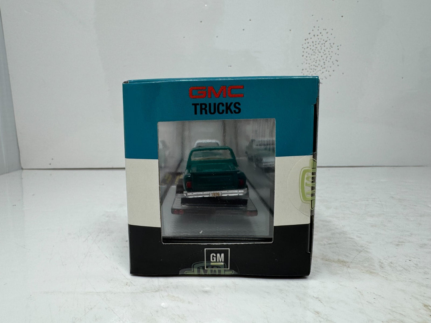 M2 Machines 1973 GMC Sierra 3500 & 1976 GMC Sierra Grande 15 1:64 Diecast