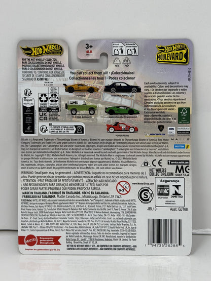 Hot Wheels Premium Boulevard #137 Nissan Laurel C33 1:64 Diecast