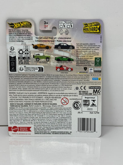 Hot Wheels Premium Boulevard #137 Nissan Laurel C33 1:64 Diecast