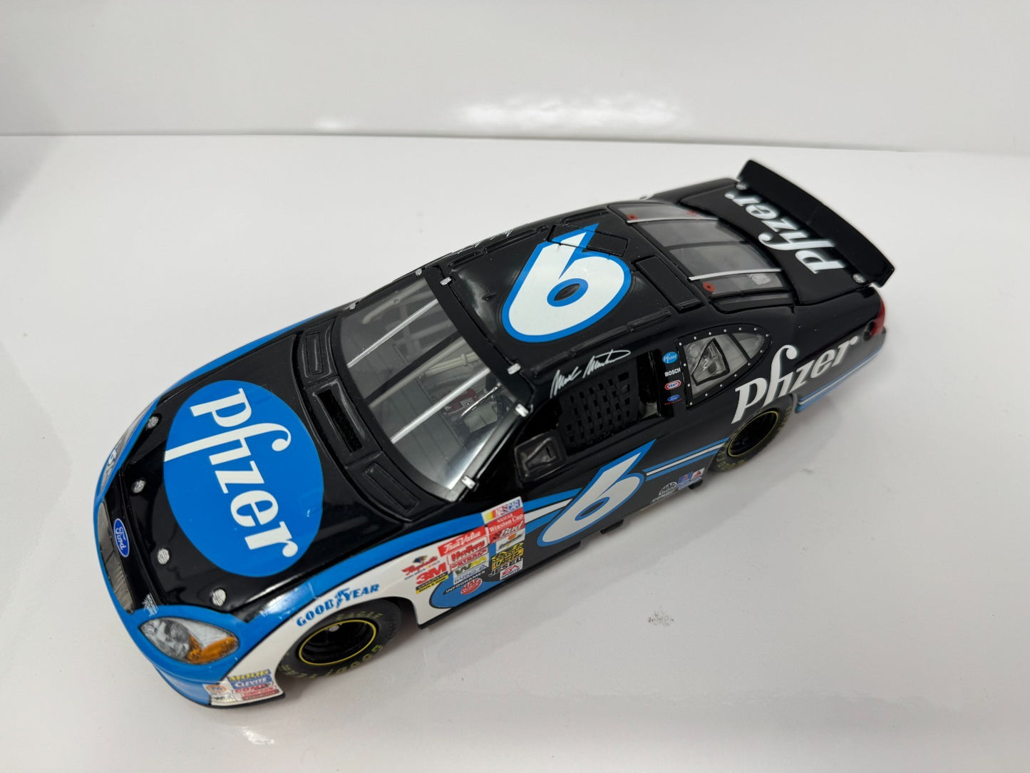 Team Caliber NASCAR Mark Martin #6 Pfizer 2003 Ford Taurus 1:24 Diecast