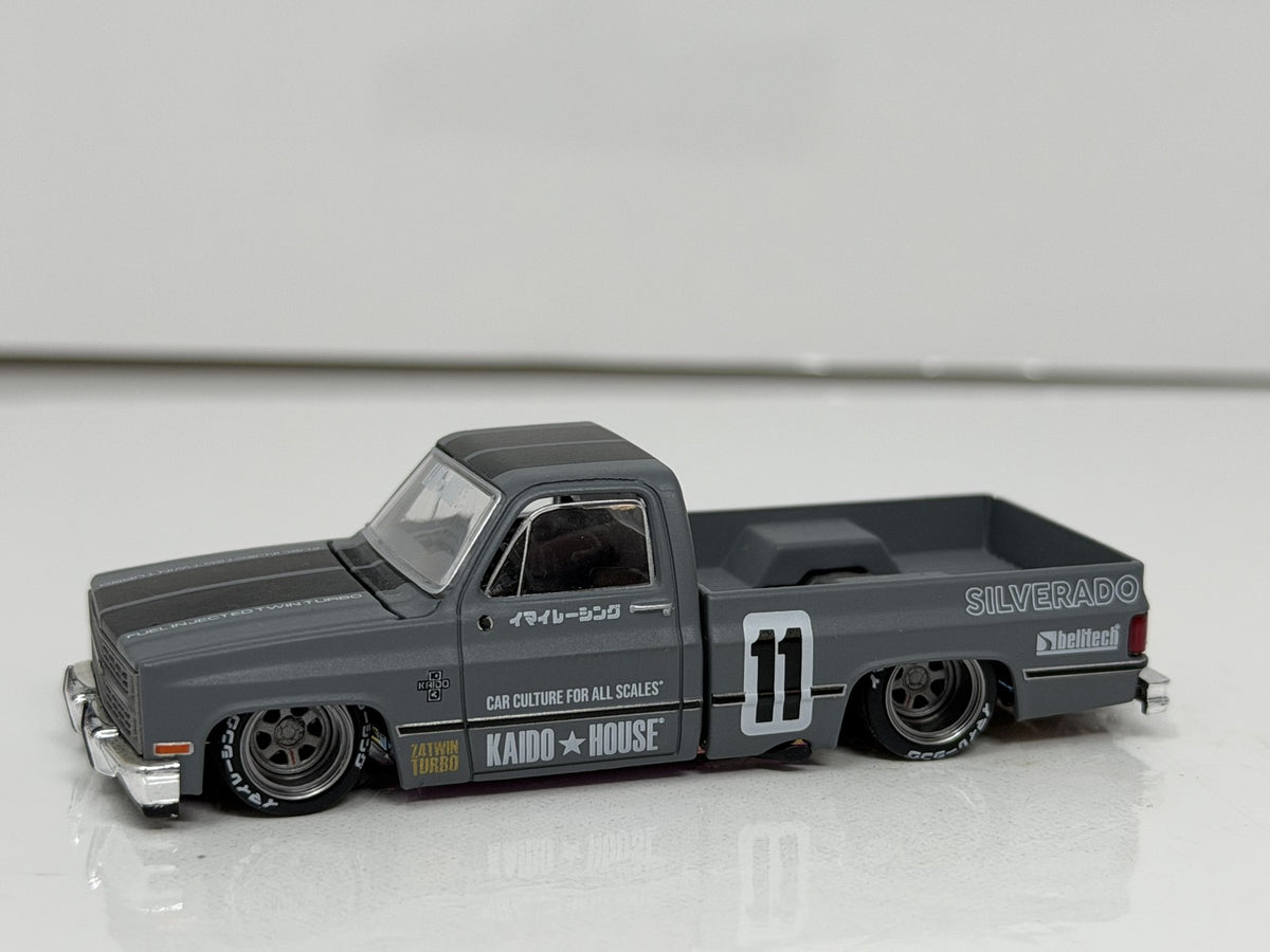 Kaido House Mini GT Chevrolet Silverado Kaido V2 1:64 Diecast