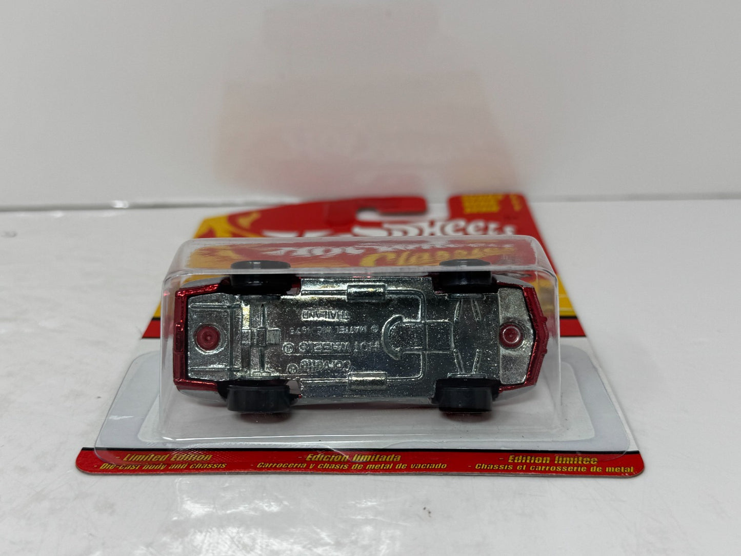 Hot Wheels Classics Corvette Stingray 1:64 Diecast