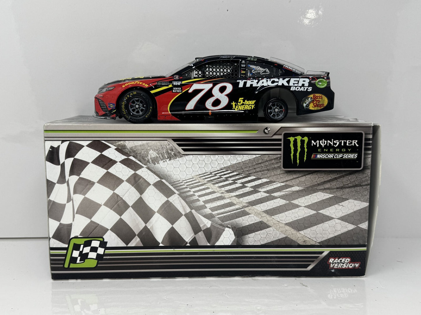 Lionel NASCAR Martin Truex Jr. #78 5-Hour Energy Sonoma Raced Win 1:24 Diecast
