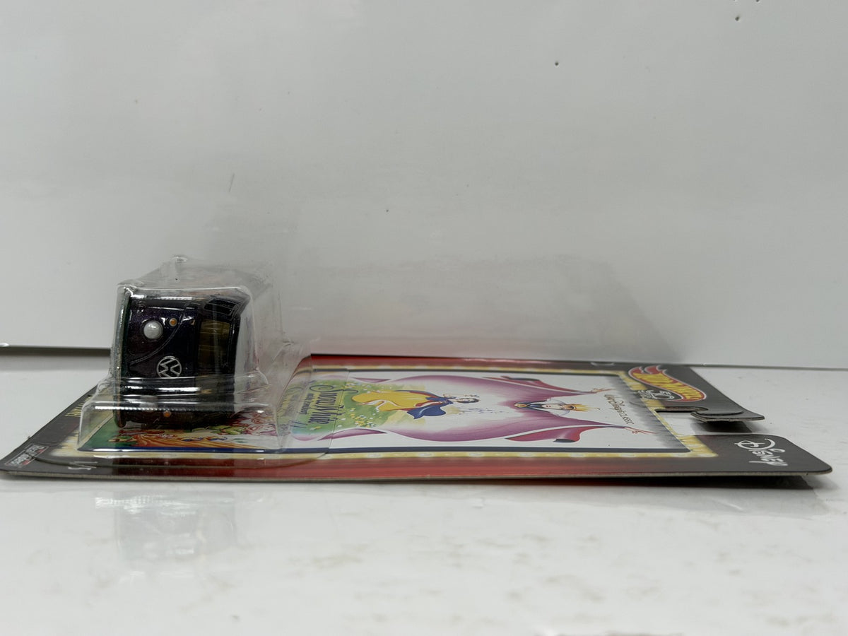Hot Wheels Disney Snow White Volkswagen T1 Panel 1:64 Diecast Real Riders