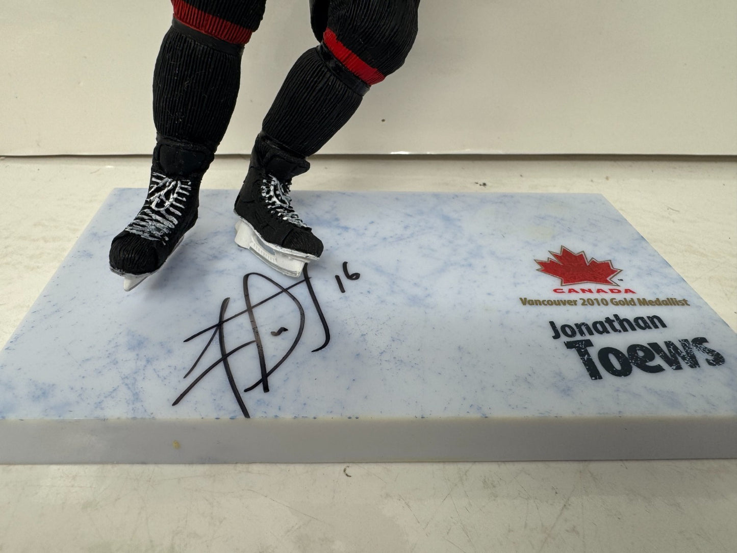 McFarlane Jonathan Toews Team Canada 2010 Olympics Figure Auto Signed